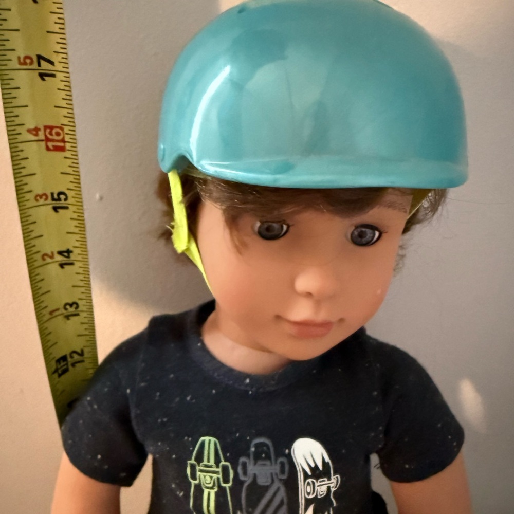 Skateboard Doll with Neon Accents - Picture 4 of 5